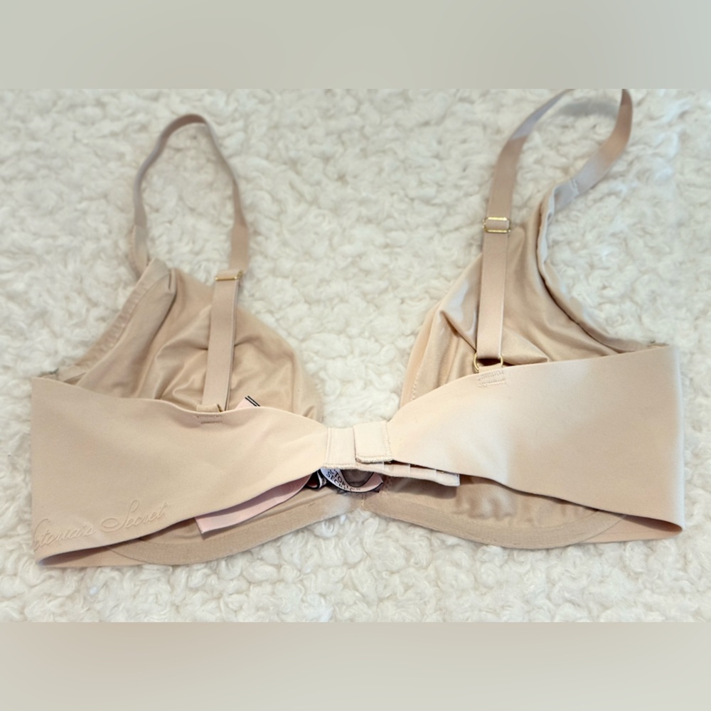 INCREDIBLE BY VICTORIA’S SECRET Unlined Plunge Bra - Picture 3 of 4